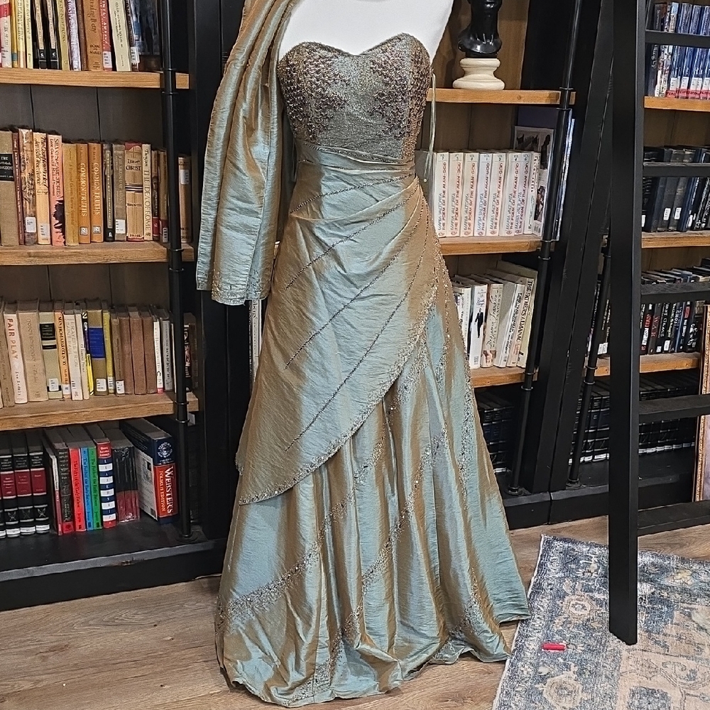 Elegant Strapless Evening Gown, Size 4